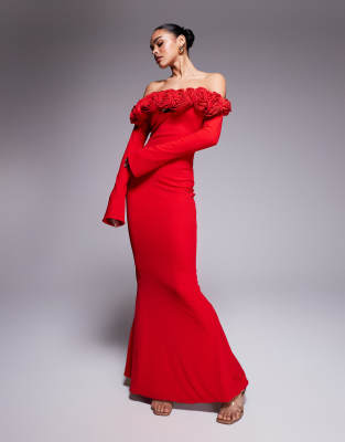 Wanderdoll - Ainsleigh - Hautenges Maxikleid in Rot mit Carmen-Ausschnitt, Ansteckblumen und ausgestellten Ärmeln