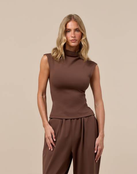Wanderdoll Alex topp i set med hög krage och capärmar i chocolate - view 1