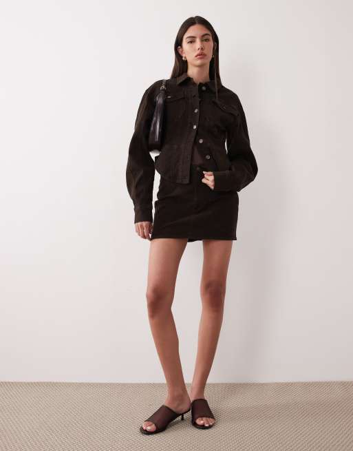 Wanderdoll - Alix - Coordinato in denim color moka con giacca stretta in vita con cuciture a vista e minigonna