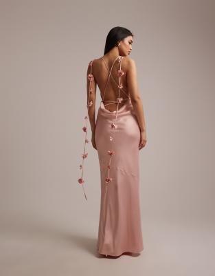 Thumbnail - Wanderdoll - Aria - Drapiertes Satin-Maxikleid in Zartrosa mit Wasserfallausschnitt, Schleifendetail und überkreuzten Rü...