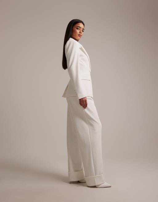 Wanderdoll - Charlotte - Coordinato da sposa bianco con pantaloni a fondo ampio e blazer stretto in vita con rever ampio, 3 di 3