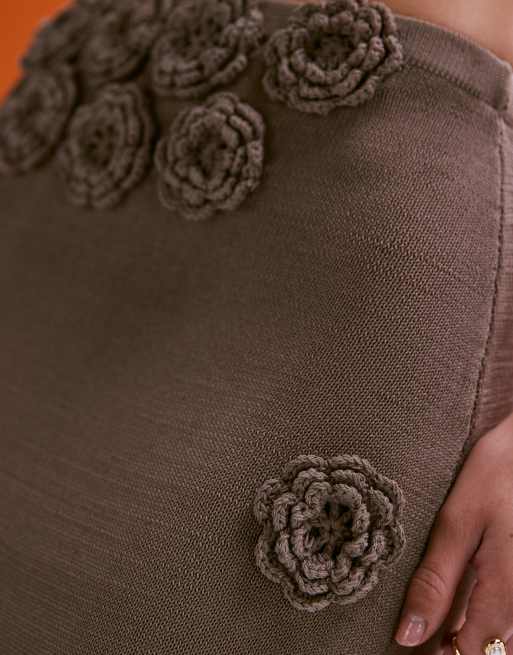 Wanderdoll – Daisy – Maxirock aus Strick in warmem Beige mit Ansteckblumen-Detail, Kombiteil, 5 von 5