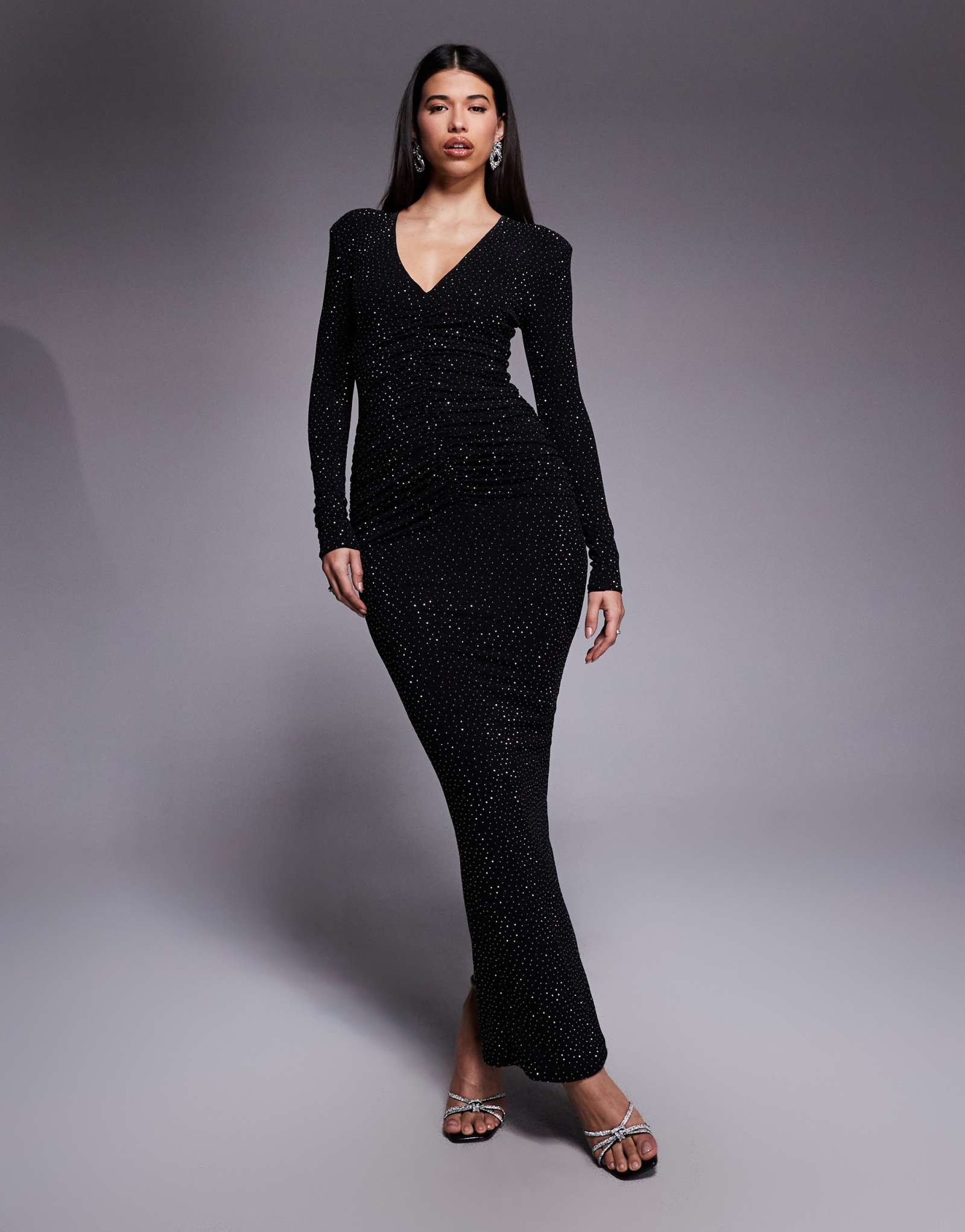 Черное макси-платье Wanderdoll Draw, украшенное стразами, с глубоким вырезом и рюшами