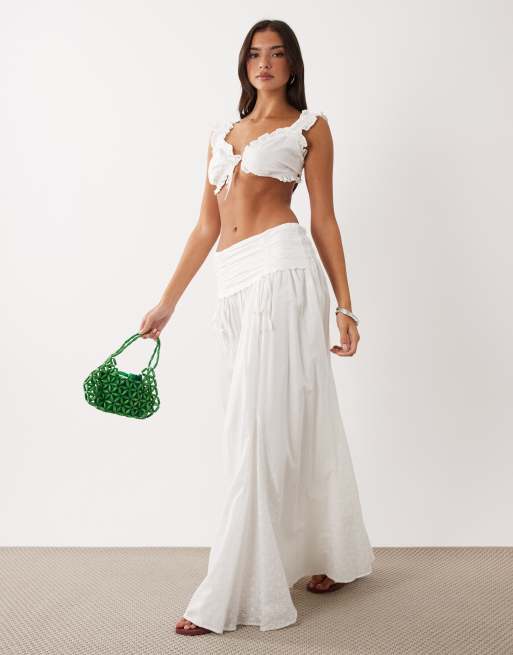 Wanderdoll - Emmy - Top blanco estilo bralette con escote Bardot, bordado inglés y lazada delantera de algodón (parte de un conjunto), 3 de 5