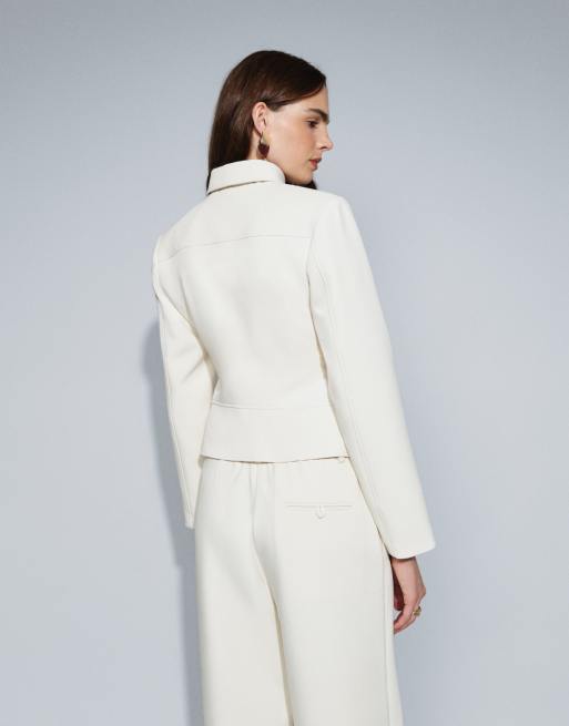 Wanderdoll Gabriella chemise ajustée coordonnée à détail noué et épaules structurées en crème, 4 de 7