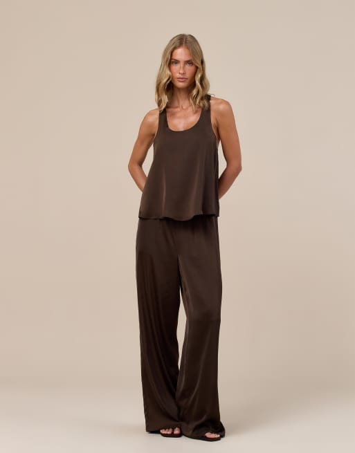 Wanderdoll - Leni - Pantaloni e top senza maniche con scollo rotondo e dorso a vogatore in raso color cioccolato