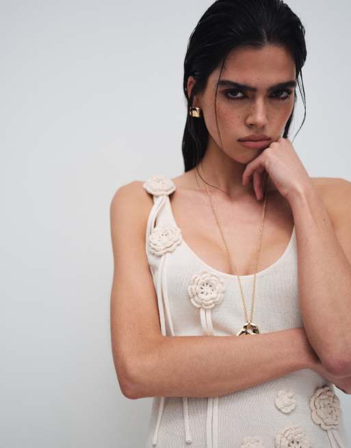 Wanderdoll - Lillie - Robe longue en maille à encolure dégagée et fleurs à franges - Vanille, 3 de 8
