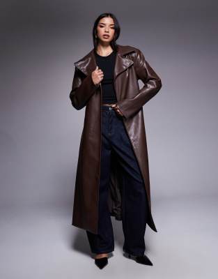 Wanderdoll - Manteau long en imitation cuir avec ceinture - Espresso-Brown