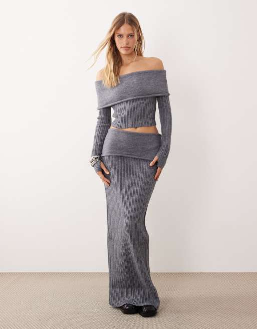 Wanderdoll – Mollie – Grafitowy prążkowany zestaw: sweter z mocno wywiniętym dekoltem bardot i spódnica maxi, 2 z 2