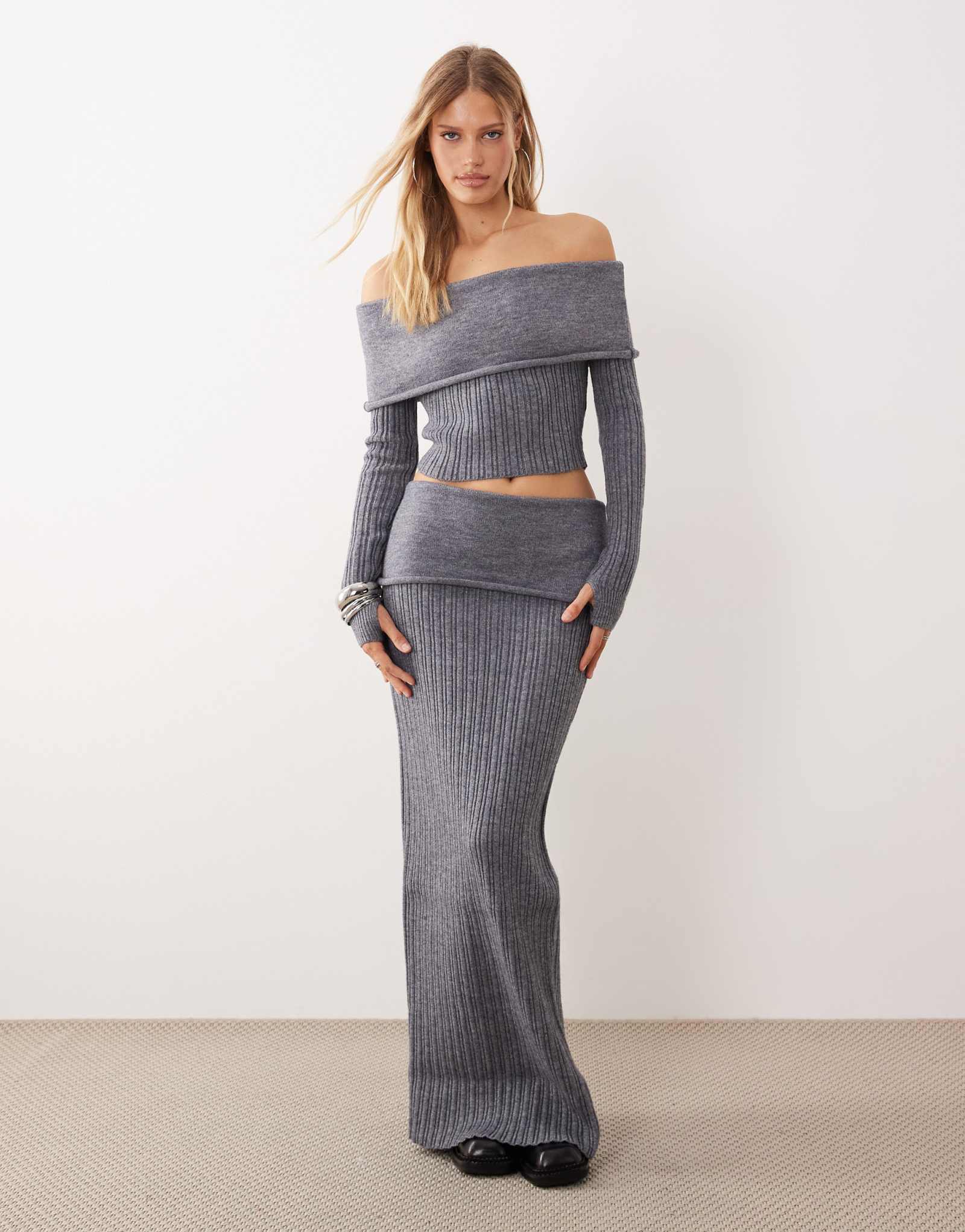 Макси-юбка Wanderdoll Mollie с глубоким вырезом в рубчик цвета древесного угля - часть комплекта