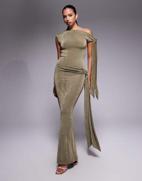 Wanderdoll - Noa - Premium - Kakigrønt sæt med tætsiddende offshoulder-bodystocking med drapering og bindedetalje og maxinederdel med tekstur - view 1