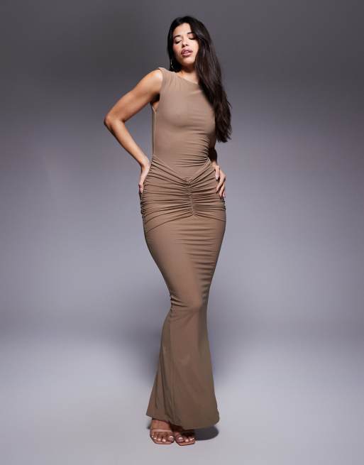 Wanderdoll - Poppy - Vestito lungo senza maniche color mocha raccolto in vita con scollo a barchetta