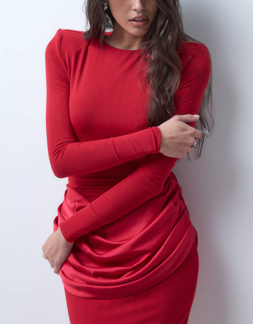 Wanderdoll robe longue en satin drapé sculpté à la taille avec détail épaules structurées rouge, 3 de 5
