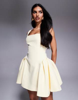 Wanderdoll - Sabrina - Elegantes Minikleid in Zitronengelb mit eckigem Ausschnitt und seitlichen Falten