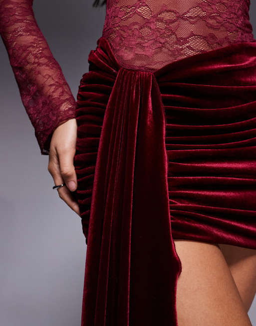Wanderdoll – Sasha – Vinröd miniklänning i spets och sammet med draperad detalj och hög krage, 4 av 4