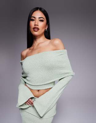 Wanderdoll - Yasmin - Oberteil aus Bouclé-Strick in Salbeigrün mit Bardot-Ausschnitt, dramatischem Umschlag und ausgeste...