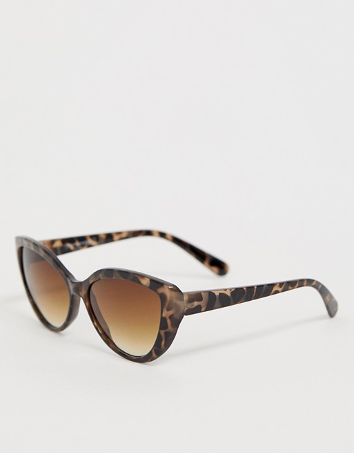 Warehouse cat eye sunglasses in tortoiseshell