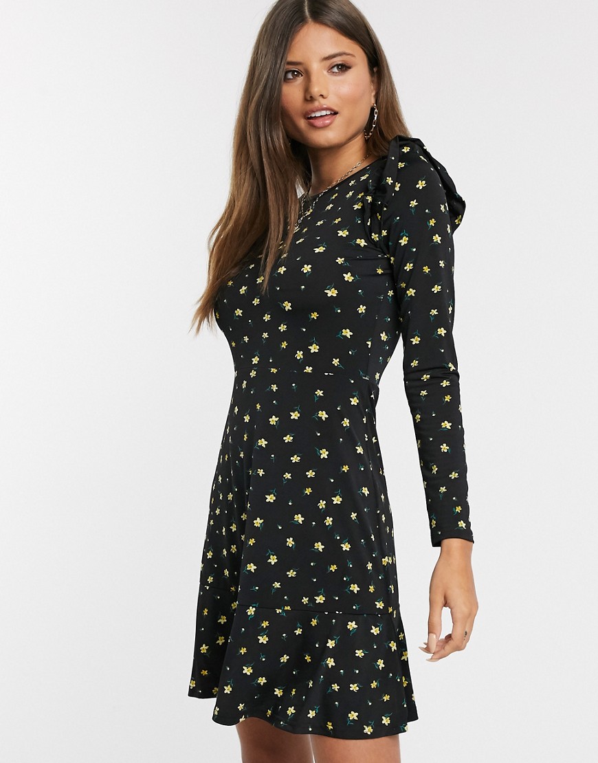 Warehouse floral print frill sleeve dress in black-Multi