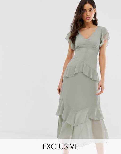 Warehouse – Gestuftes Maxikleid mit Rüschen in Grau