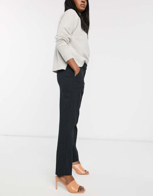 Warehouse jacquard houndstooth slim tailored trousers in black, 4 of 4