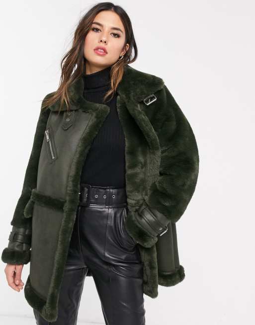 Oversized leather shop jacket with fur