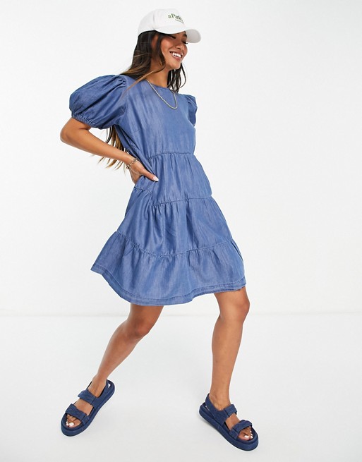 Warehouse short sleeve tiered swing dress in mid wash
