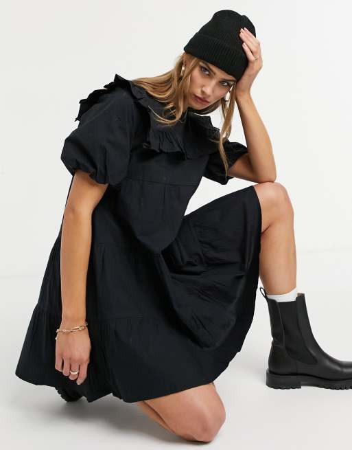 Warehouse - Vestito corto con pettorina con volant, colore nero