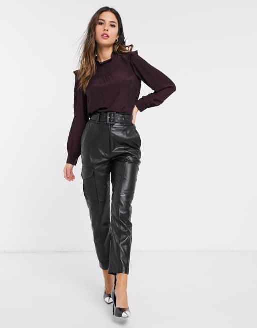 Warehouse – Vinbärsröd blus med volang, 4 av 4