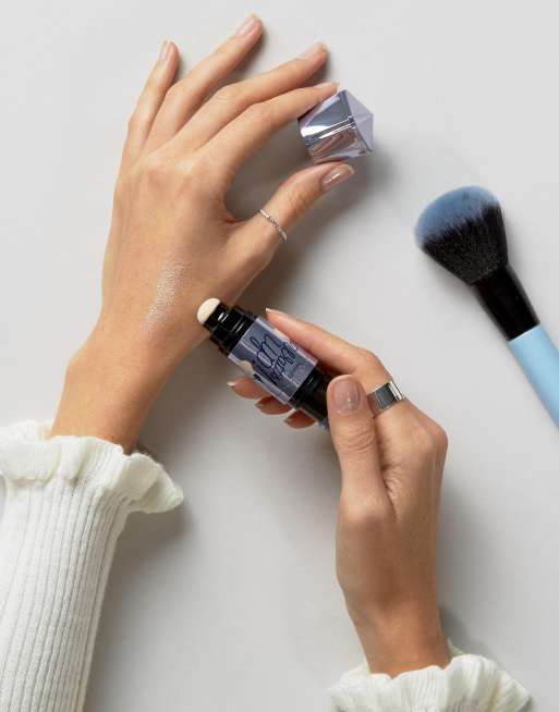 Watts Up Illuminating Stick fra Benefit, 2 af 4