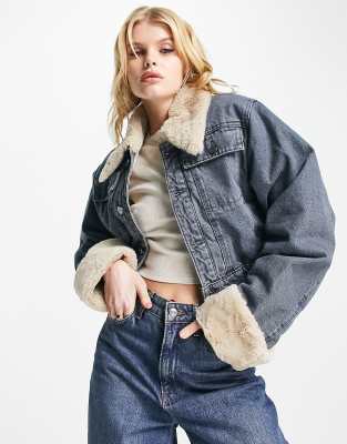 Waven faux fur collar cropped denim jacket in blue grey