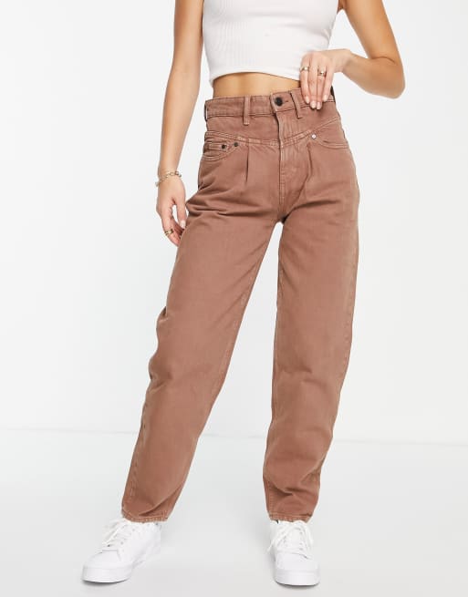 Waven – Locker geschnittene Jeans in Braun im Stil der 90er-Jahre mit plissierter Vorderseite