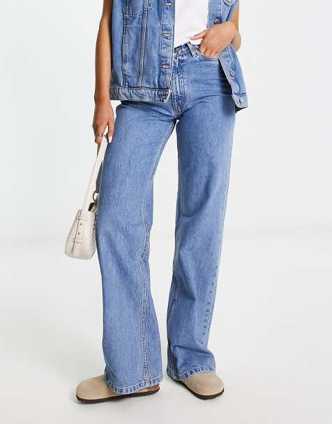 Waven straight leg relaxed jeans with v front waist in 90s blue - view 1
