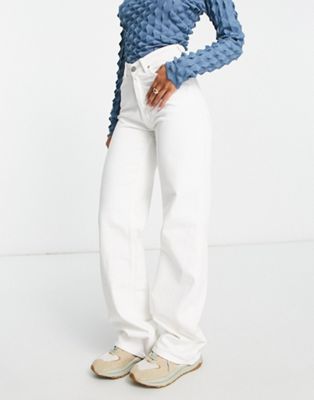 Waven straight leg relaxed jeans with v front waist in white