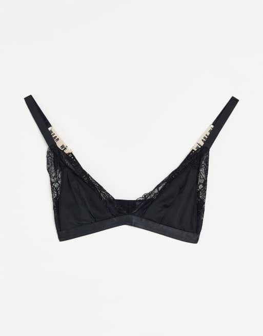 We Are We Wear - Fuller Bust - Sort trekantsbralette med blondekant og logodetalje i mikrofiber