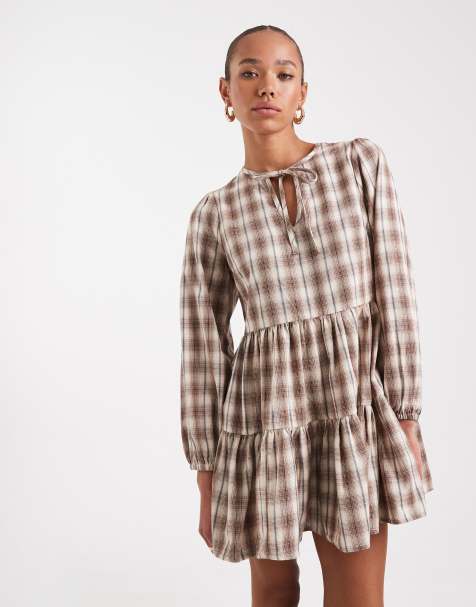 Wednesday's Girl - Aangerimpelde geruite mini jurk met strikdetail in beige - view 1