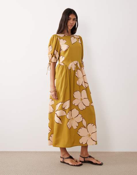 Wednesday's Girl - Aangerimpelde midaxi jurk met gestrikte mouwen en bloemenprint in groen - view 1