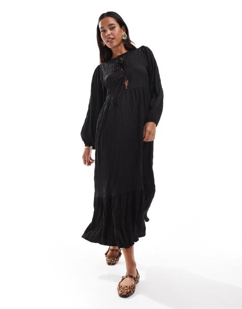 Wednesday's Girl - Aangerimpelde midaxi jurk met strikdetail in zwart - view 1