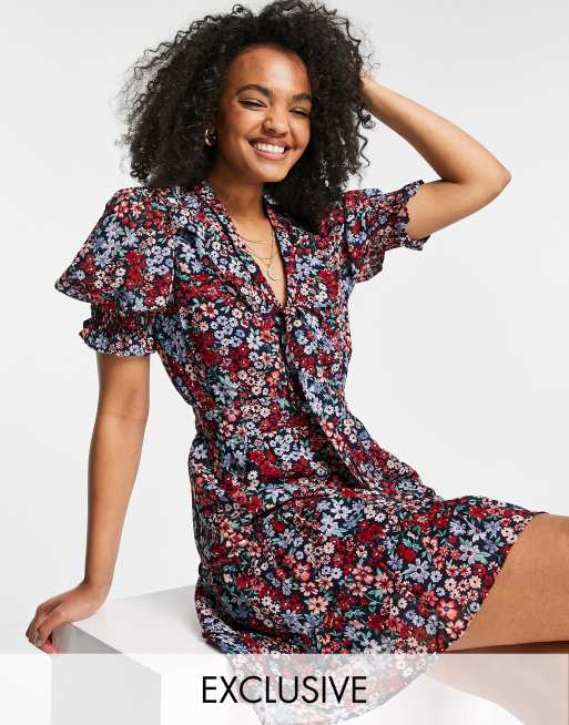 Wednesday's Girl - Aangerimpelde mini-jurk met strikkraag in bloemenprint