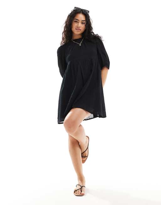 Wednesday's Girl - Aangerimpelde mini jurk van dobby stof in zwart