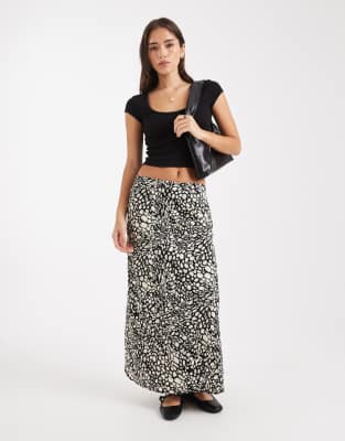 Wednesday's Girl Wednesday's Girl abstract print skirt in black-Blue
