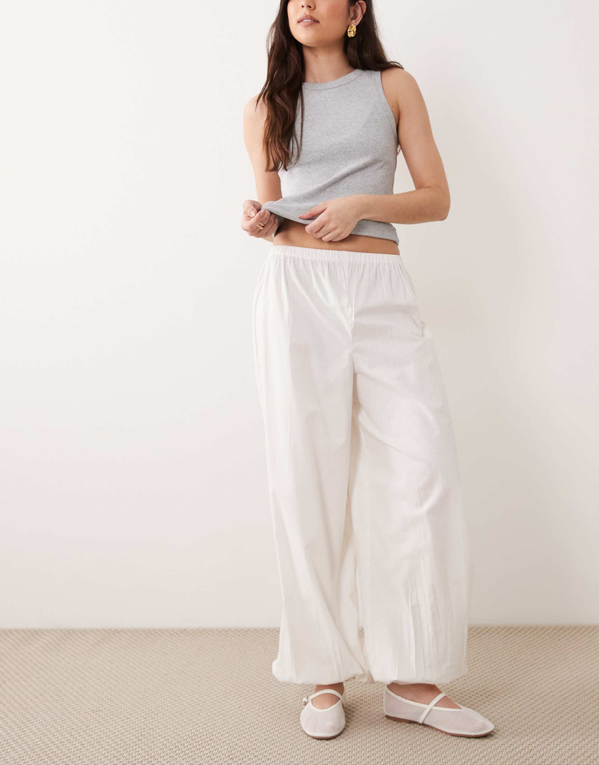 wednesday's girl balloon pants in white