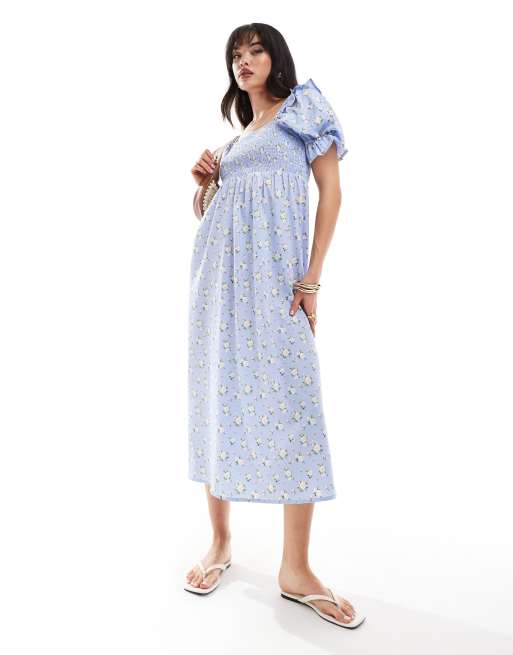Wednesday's Girl - Blå midaxi-kjole med smock-snit og blomstermønster