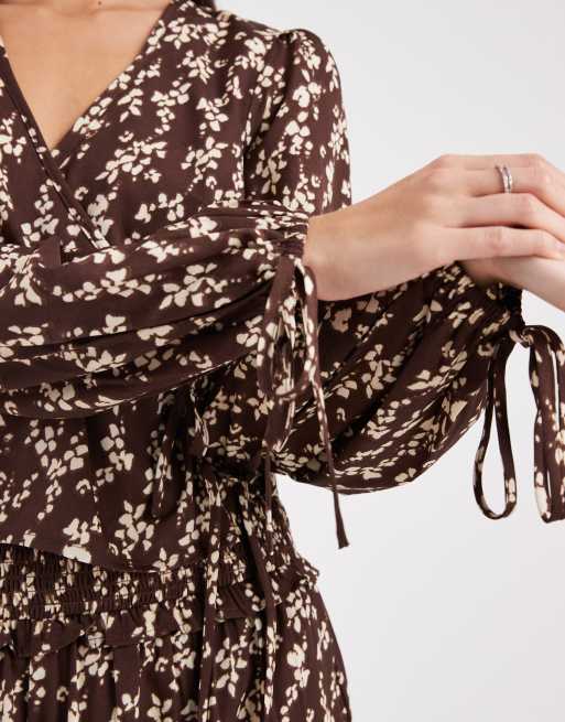 Wednesday's Girl - Blouse cache-cœur volantée à fleurs - Marron , 4 de 4