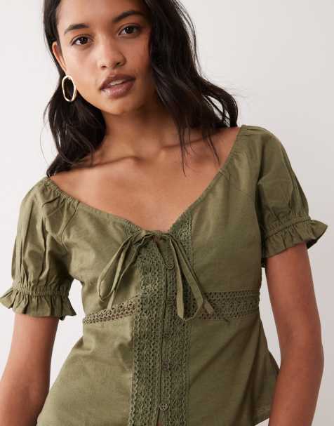 Wednesday's Girl blouse met korte mouwen, luchtig en met kantdetails in kaki - view 1
