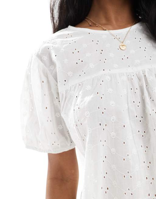 Wednesday's Girl Blusa stile grembiule bianca in pizzo sangallo