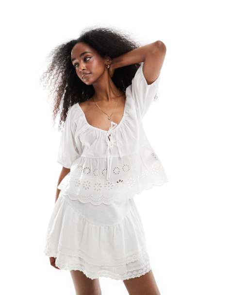 Wednesday's Girl – Bluse in Weiß mit Lochstickerei und Puffärmeln - view 1