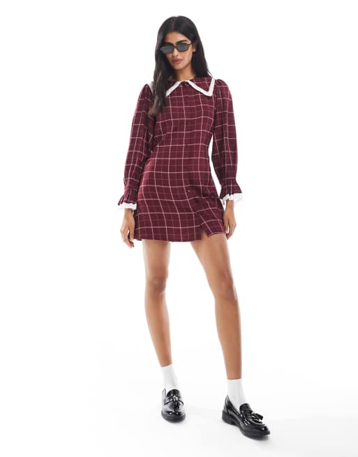 Wednesday's Girl – Bordowa sukienka mini w kratę z ozdobnym kołnierzem