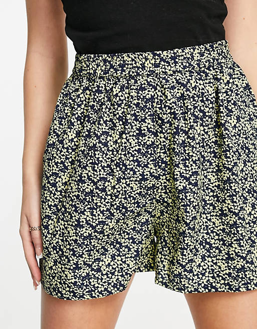  Wednesday's Girl boxy shorts in yellow navy floral co-ord 