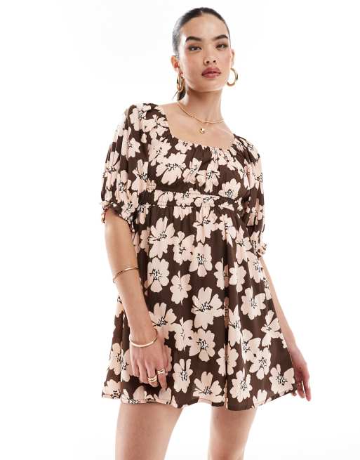 Wednesday's Girl – Brunblommig, smockad miniklänning med puffärmar