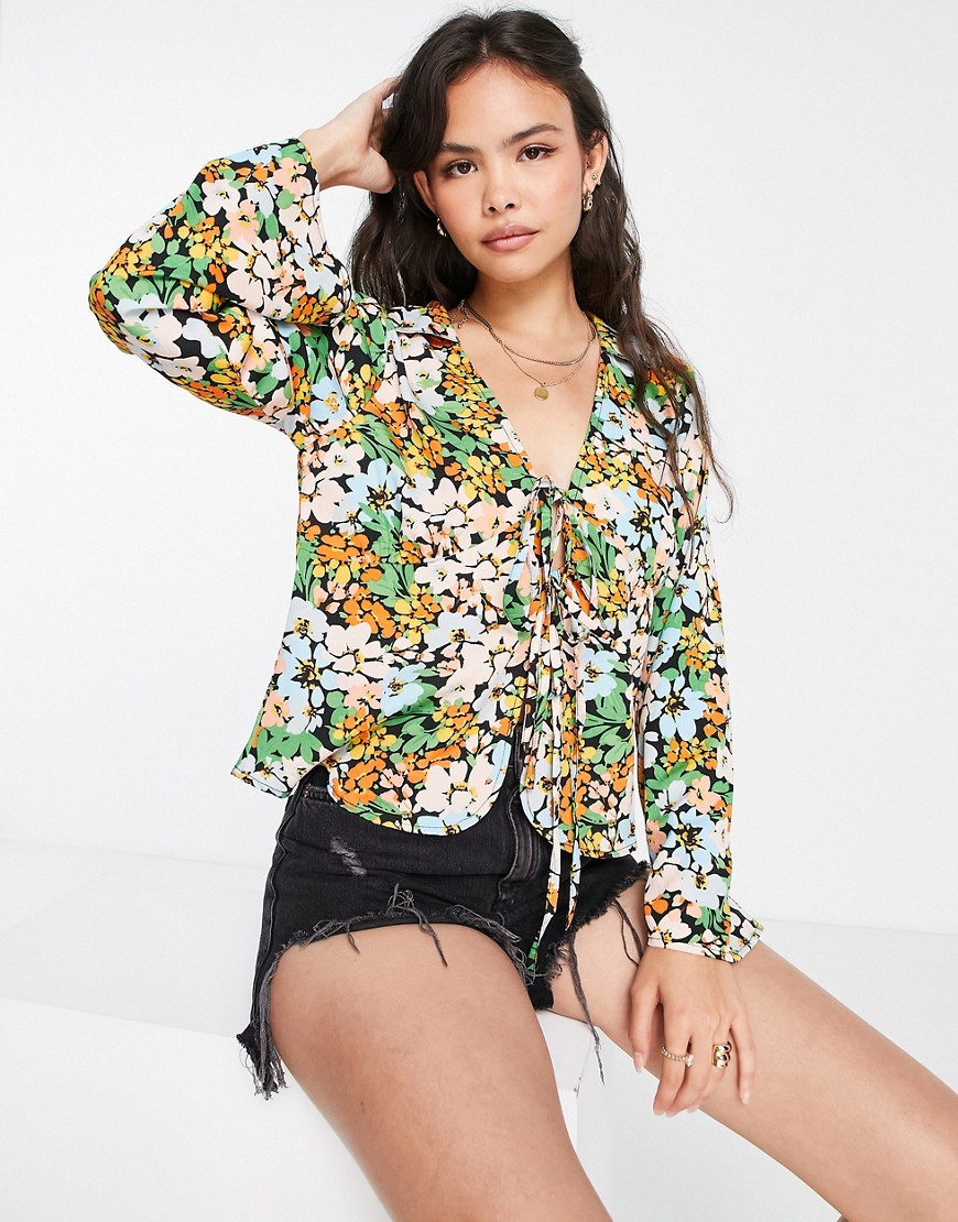 Wednesday’s Girl collar detail split front blouse in mixed floral-Multi